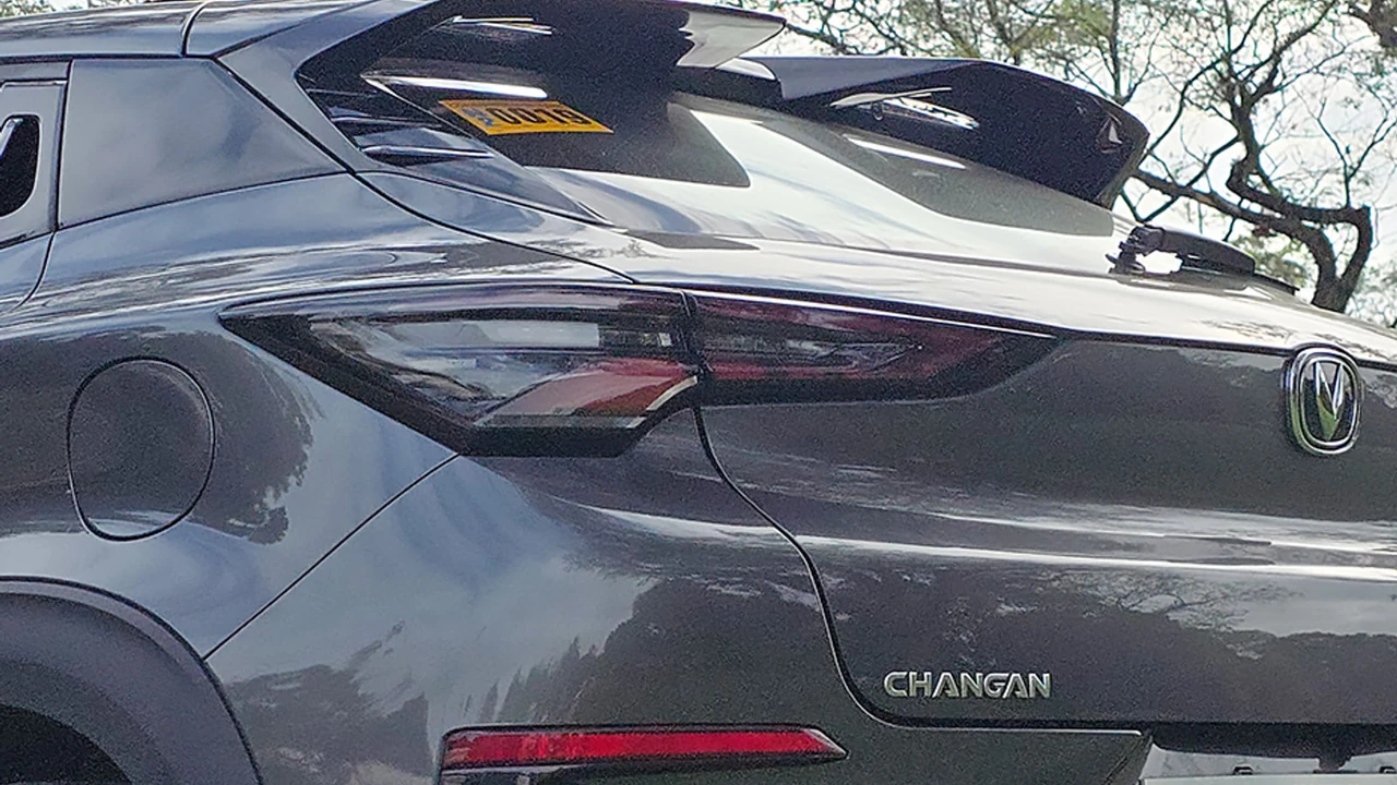 Changan UNI-T vehicle detail photo for export inspection 3