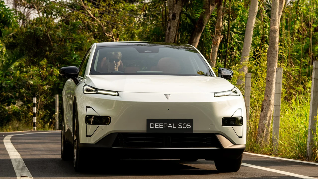 Deepal S05 exterior photo for China vehicle export 3