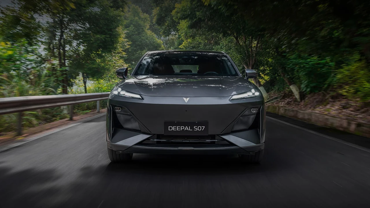 Deepal S07 exterior photo for China vehicle export 4