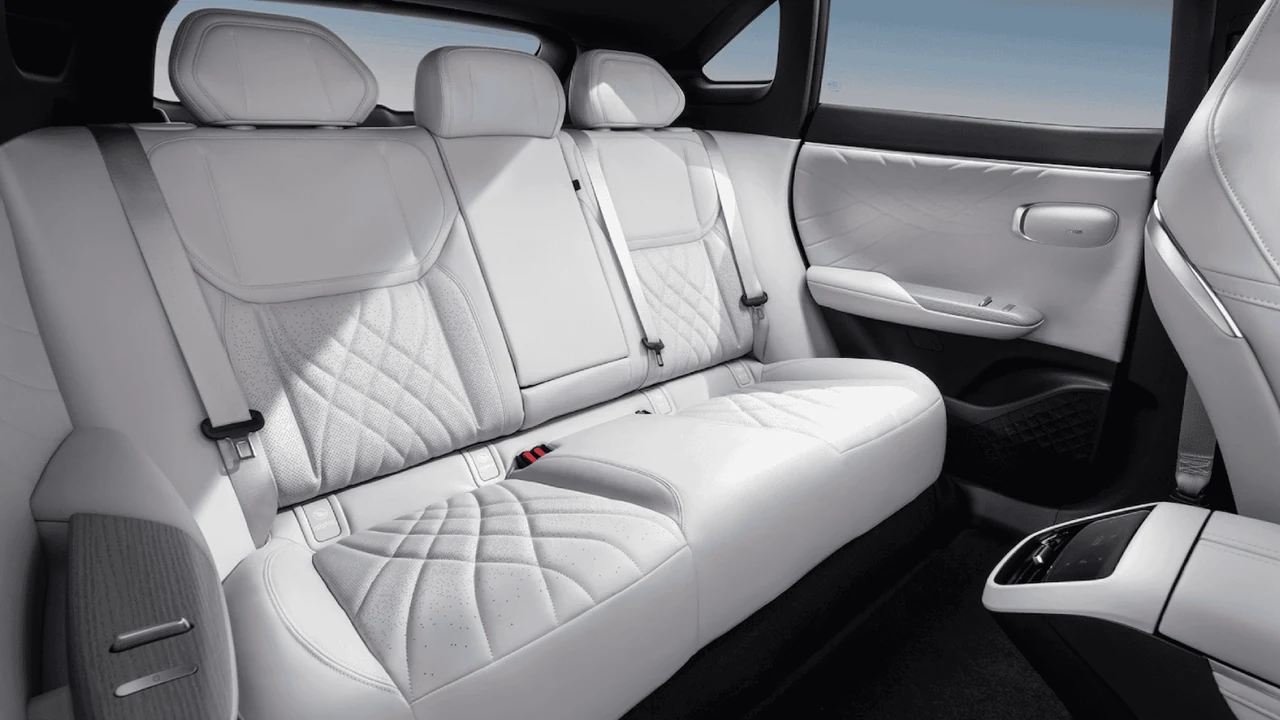 Deepal S07 cabin space and seating photo for wholesale buyers 2