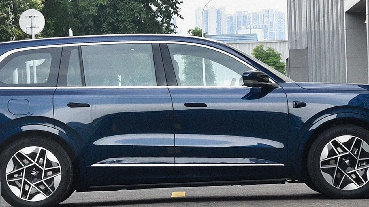 Deepal S09 exterior photo for China vehicle export 3