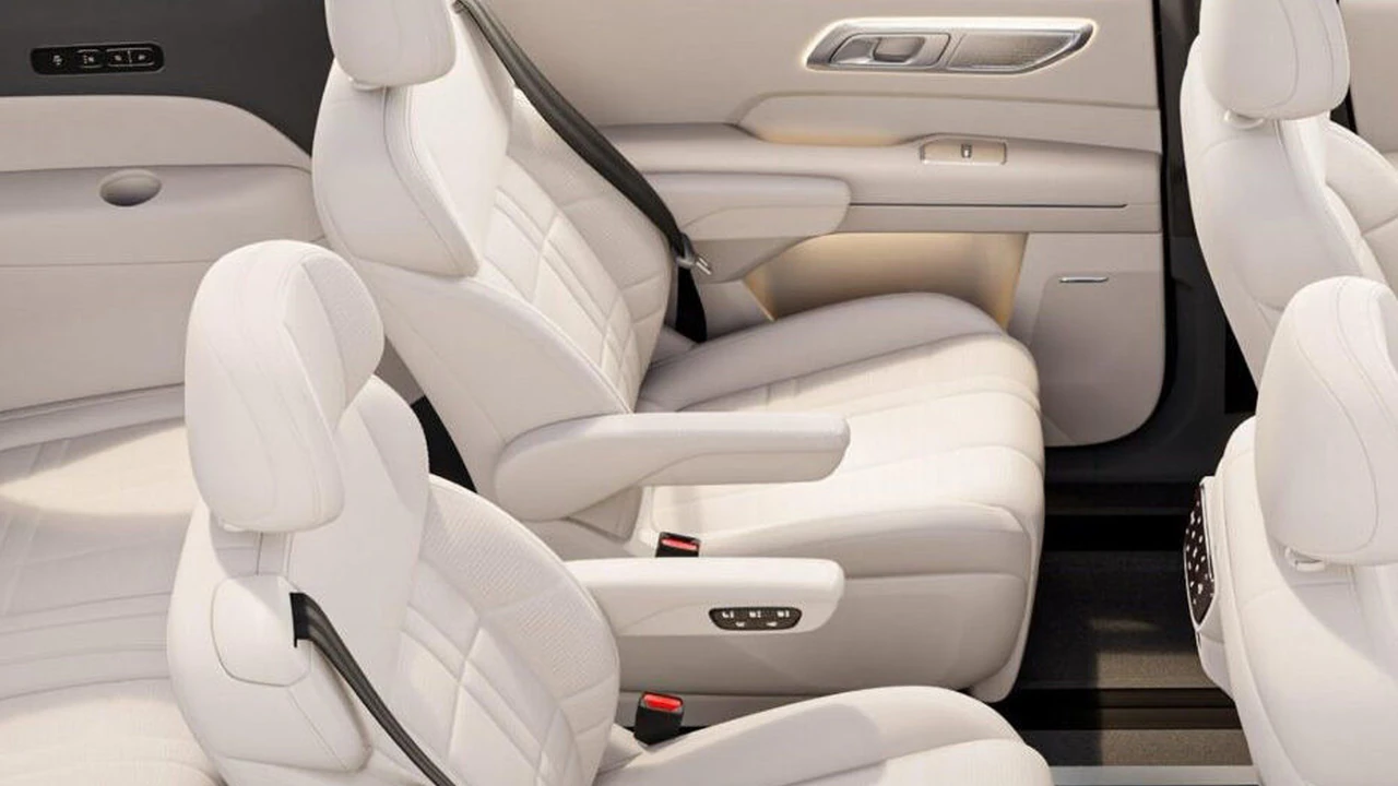 Deepal S09 cabin space and seating photo for wholesale buyers 2