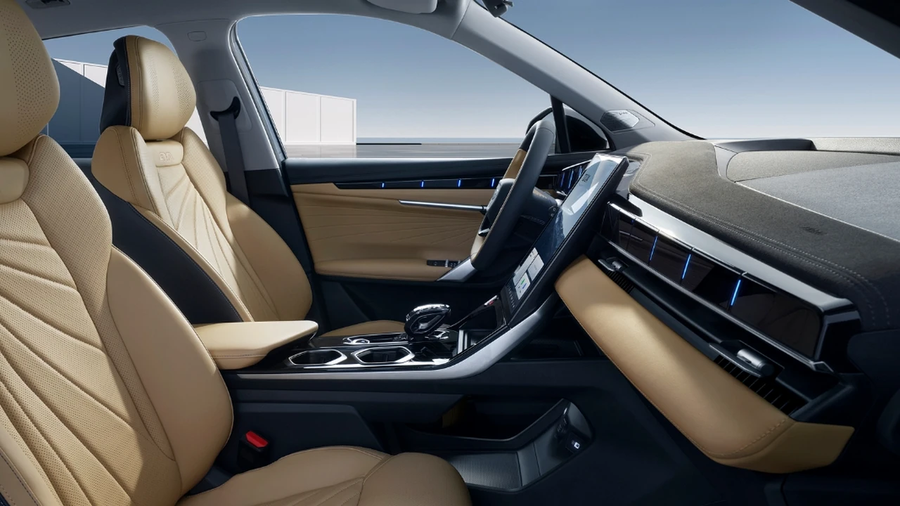 Geely Atlas cockpit and dashboard photo for export buyers 2