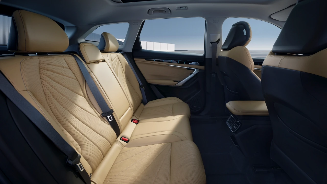 Geely Atlas cabin space and seating photo for wholesale buyers 1