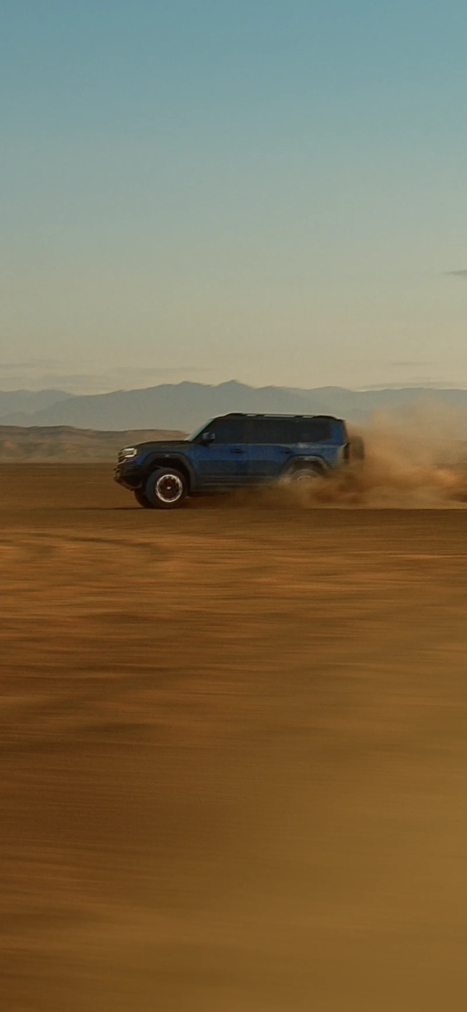 Jetour G700 blue paint, off-road dust trail